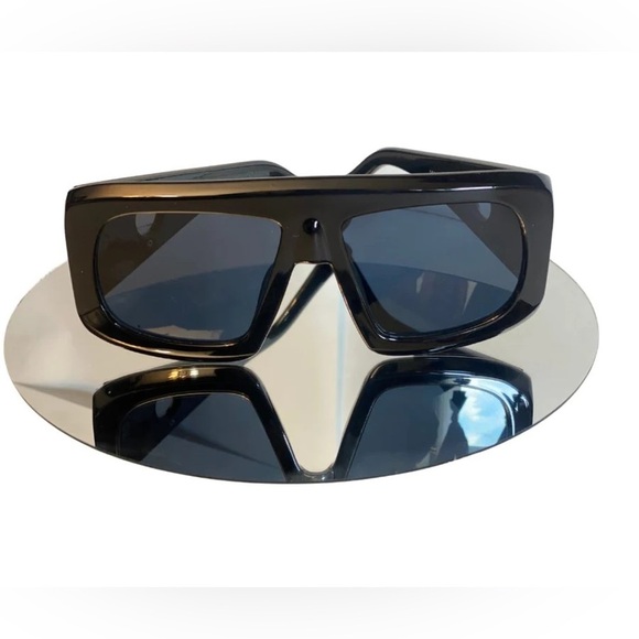 Accessories - ‼️ TRENDY Black Sunglasses ‼️
